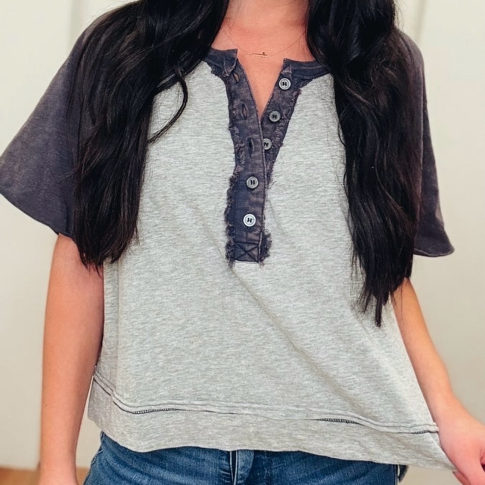 NWT OLI & HALI EVERYDAY TOP IN SIZE SMALL